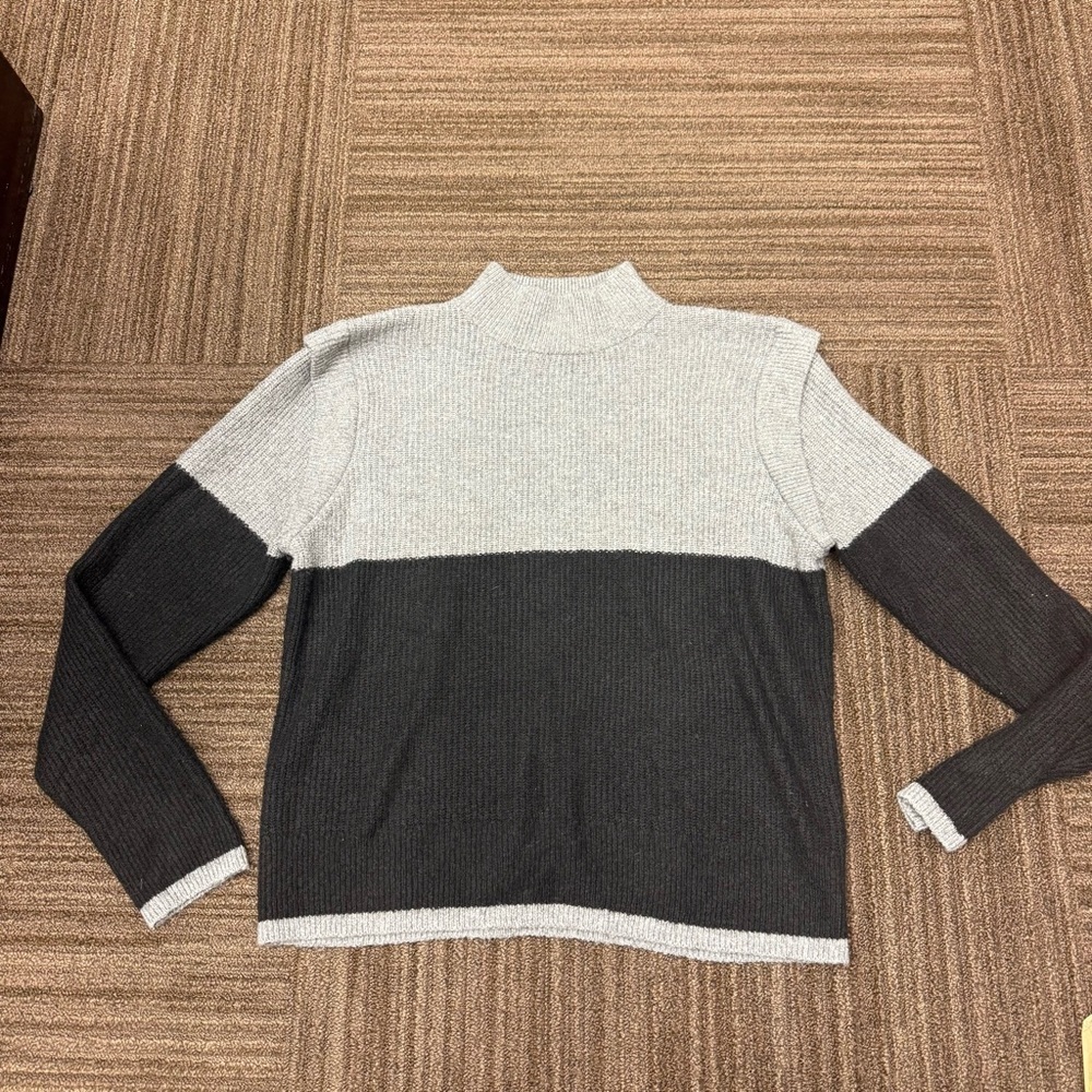Halogen Light Gray and Black Block Knit Sweater with Sleeve Detail